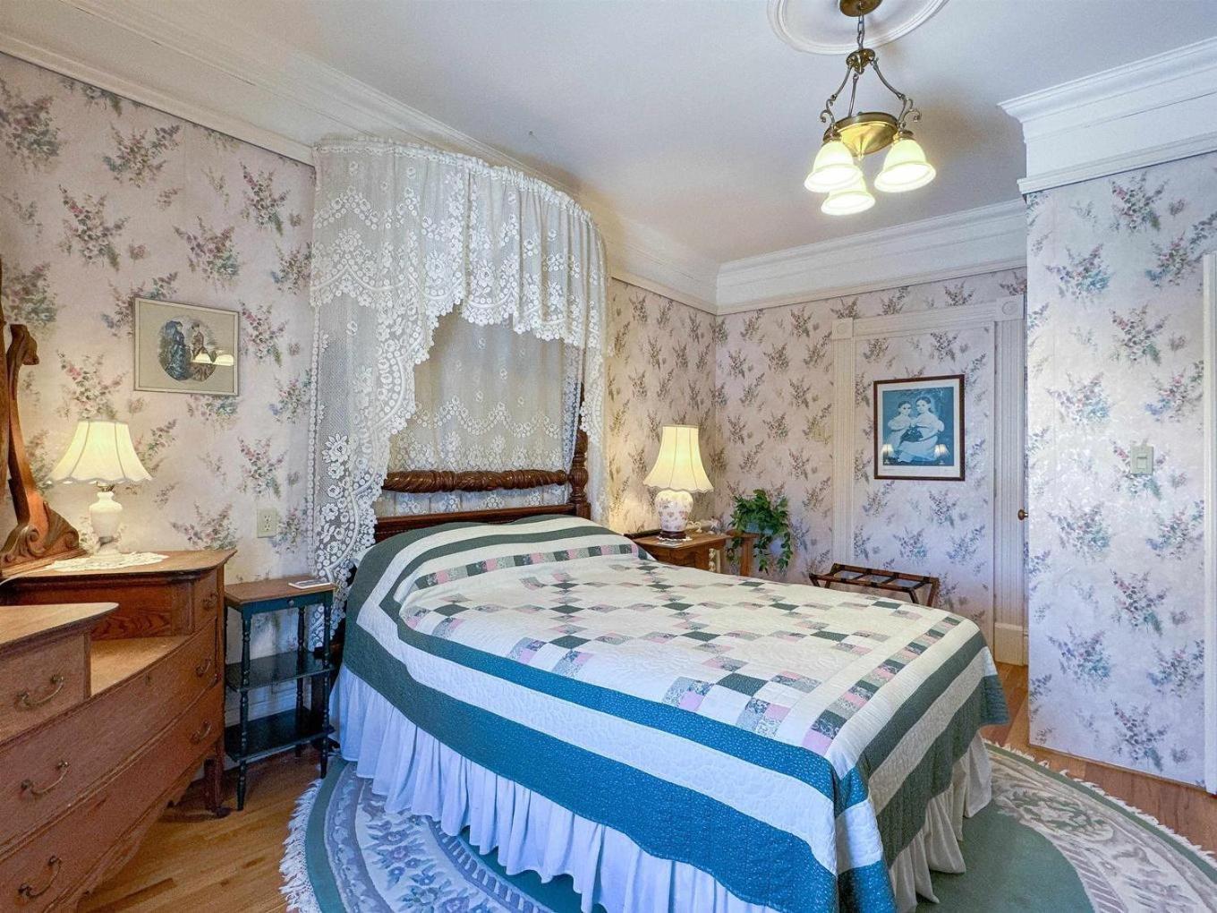 שרלוט טאון Elmwood Heritage Inn מראה חיצוני תמונה